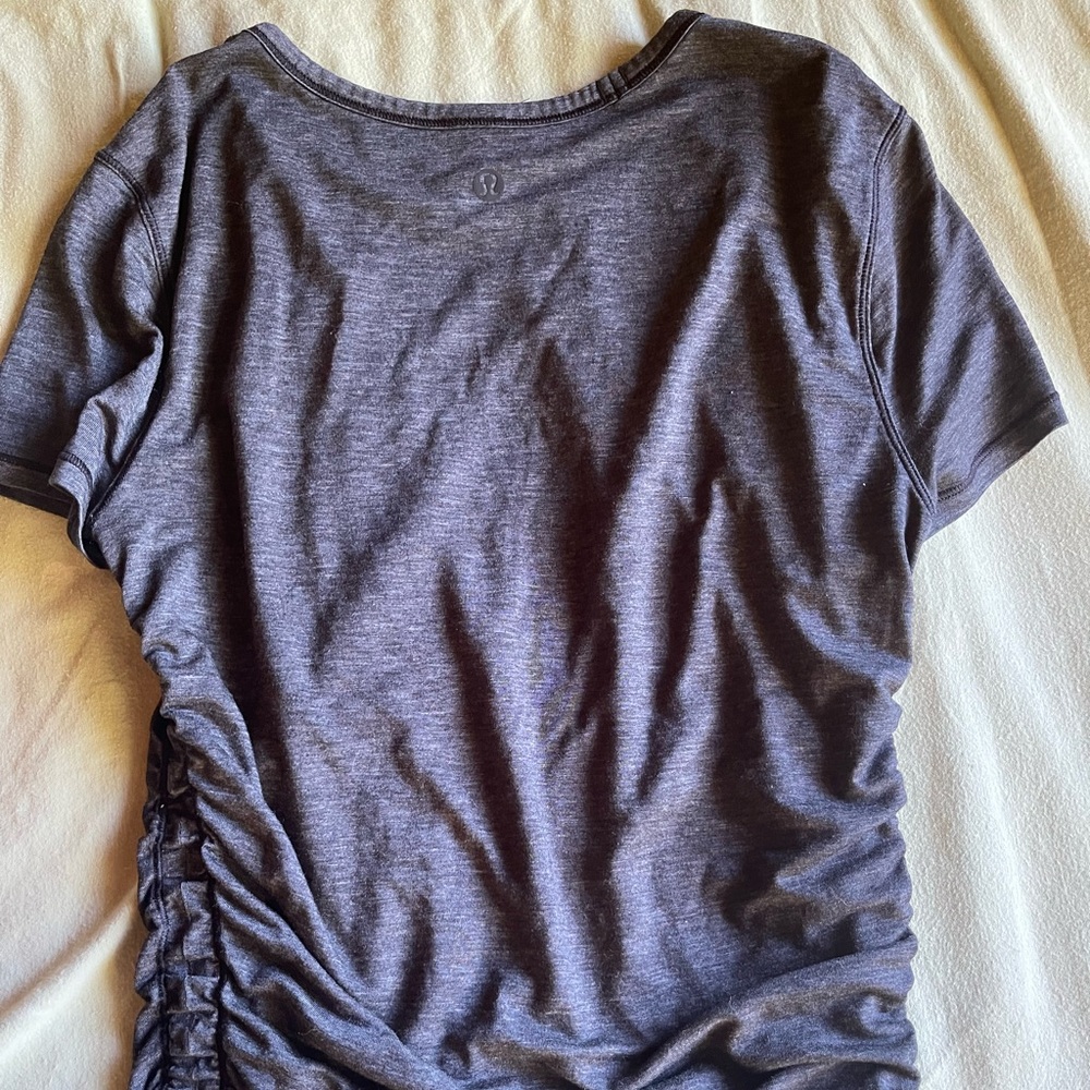 Lulu lemon grey cropped ruched tshirt